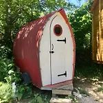 Rosa The Cosy - Gypsy Wagon - Shepherds Hut, River Views Off-grid Eco Living *