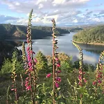 Rosa The Cosy - Gypsy Wagon - Shepherds Hut, River Views Off-grid Eco Living بيت للعطل *