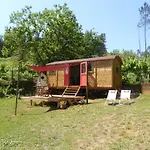 بيت للعطل Rosa The Cosy - Gypsy Wagon - Shepherds Hut, River Views Off-grid Eco Living بيدروغاو غراندي