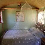 Rosa The Cosy - Gypsy Wagon - Shepherds Hut, River Views Off-grid Eco Living * بيدروغاو غراندي