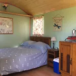 Rosa The Cosy - Gypsy Wagon - Shepherds Hut, River Views Off-grid Eco Living بيت للعطل بيدروغاو غراندي