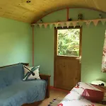 Rosa The Cosy - Gypsy Wagon - Shepherds Hut, River Views Off-grid Eco Living بيت للعطل *