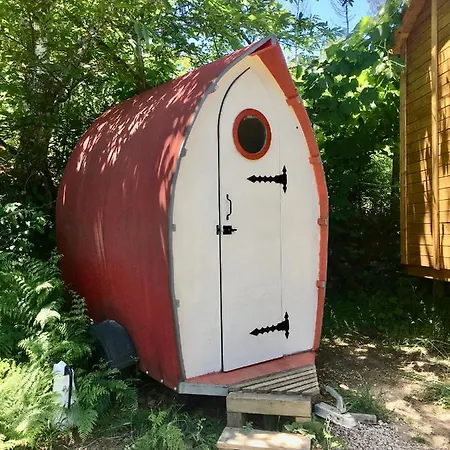 Rosa The Cosy - Gypsy Wagon - Shepherds Hut, River Views Off-grid Eco Living *