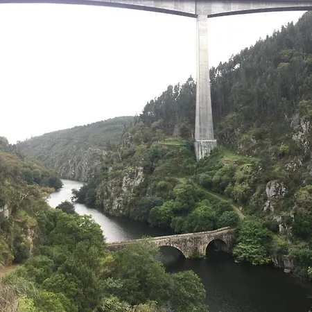 Rosa The Cosy - Gypsy Wagon - Shepherds Hut, River Views Off-grid Eco Living Tatil Evi