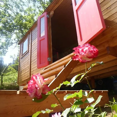 Rosa The Cosy - Gypsy Wagon - Shepherds Hut, River Views Off-grid Eco Living * Pedrogao Grande