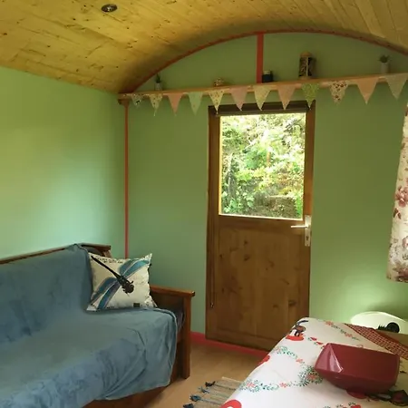 Rosa The Cosy - Gypsy Wagon - Shepherds Hut, River Views Off-grid Eco Living Feriehus *