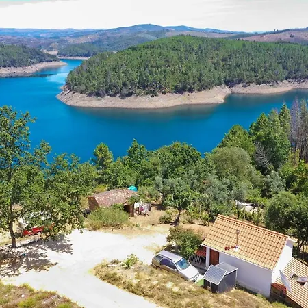 بيت للعطل Rosa The Cosy - Gypsy Wagon - Shepherds Hut, River Views Off-grid Eco Living *
