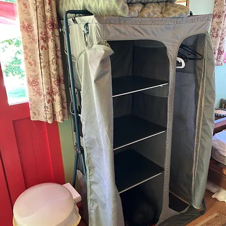 Rosa The Cosy - Gypsy Wagon - Shepherds Hut, River Views Off-grid Eco Living 度假居 大佩德罗冈