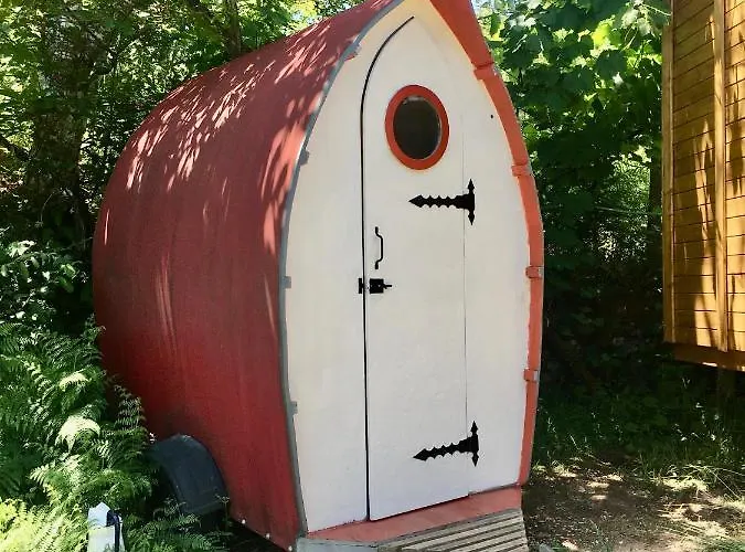 Rosa The Cosy - Gypsy Wagon - Shepherds Hut, River Views Off-grid Eco Living *