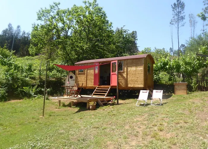 Дом отдыха Rosa The Cosy - Gypsy Wagon - Shepherds Hut, River Views Off-grid Eco Living Педроган-Гранди