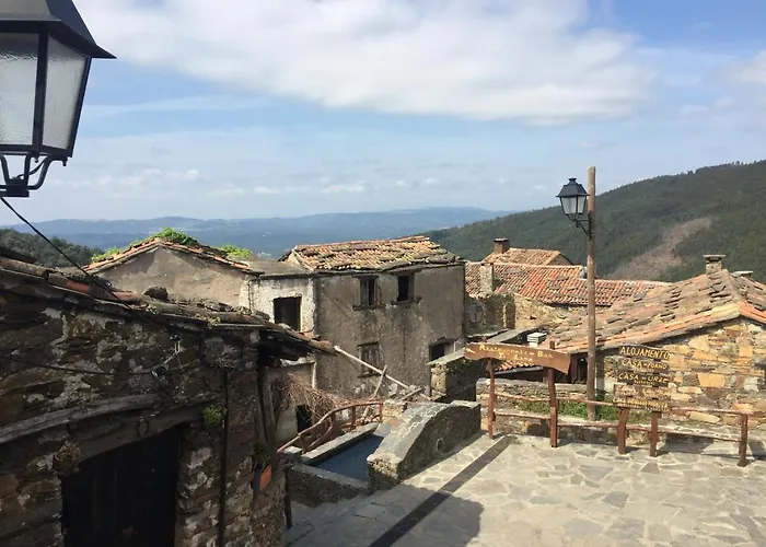 Дом отдыха Rosa The Cosy - Gypsy Wagon - Shepherds Hut, River Views Off-grid Eco Living