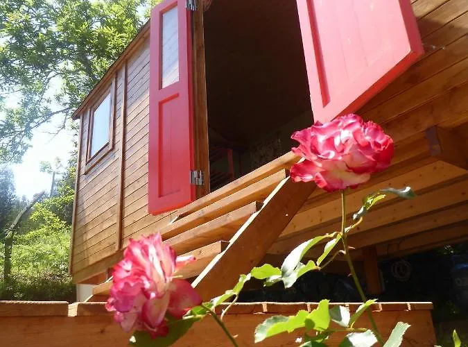 Rosa The Cosy - Gypsy Wagon - Shepherds Hut, River Views Off-grid Eco Living * Педроган-Гранди