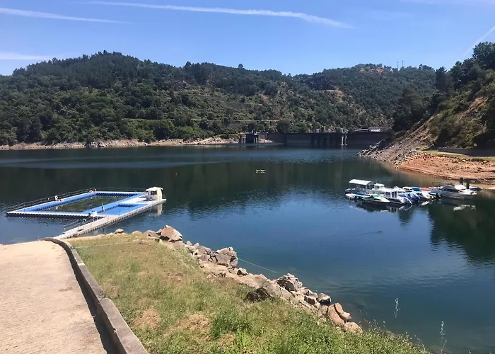 Дом отдыха Rosa The Cosy - Gypsy Wagon - Shepherds Hut, River Views Off-grid Eco Living *