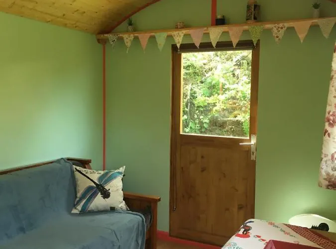 Rosa The Cosy - Gypsy Wagon - Shepherds Hut, River Views Off-grid Eco Living Дом отдыха *