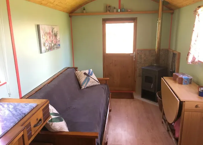 Rosa The Cosy - Gypsy Wagon - Shepherds Hut, River Views Off-grid Eco Living Дом отдыха *