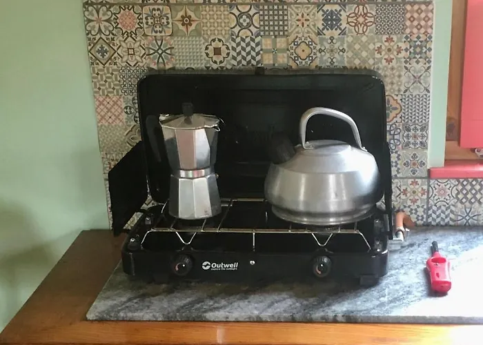 Rosa The Cosy - Gypsy Wagon - Shepherds Hut, River Views Off-grid Eco Living * Педроган-Гранди