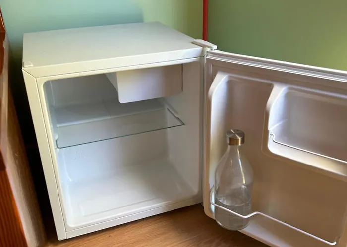 Дом отдыха Rosa The Cosy - Gypsy Wagon - Shepherds Hut, River Views Off-grid Eco Living *